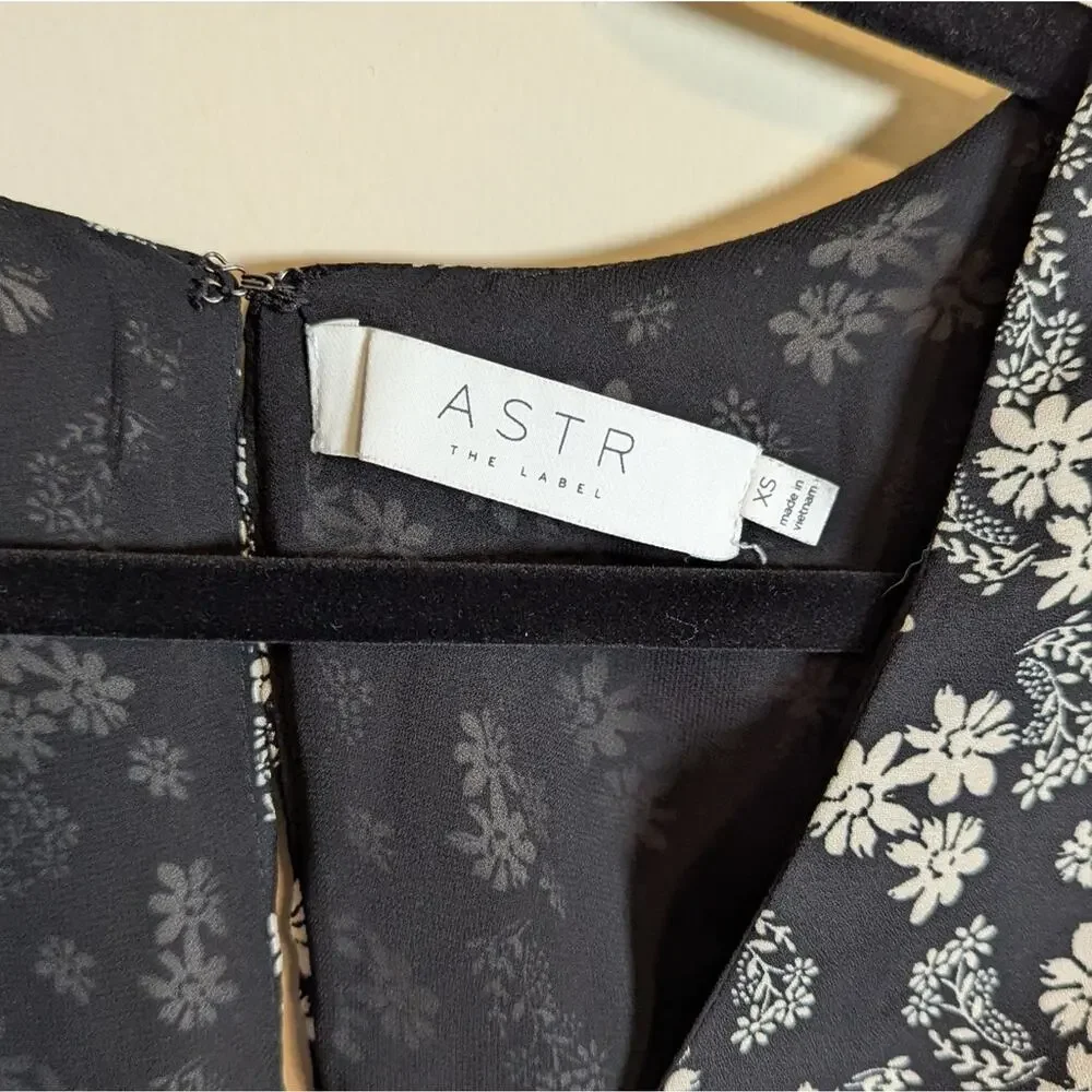 Astr the label floral ruched puff sleeve top xs